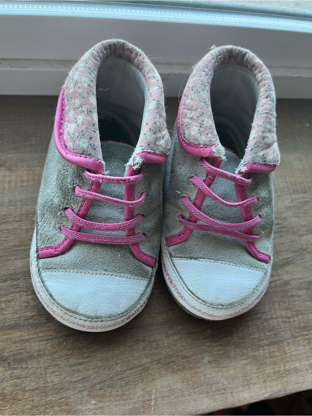 Robeez Grey and Pink Toddler Casual Sneakers 18-24